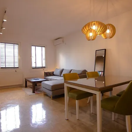 Arena Lux Apartment *